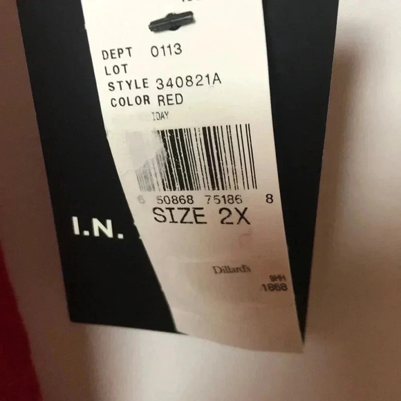 IN STUDIO WO SZ 2X RED METALLIC SWEATER & CHRISTMAS ACCENT NECKLACE - Picture 5 of 11